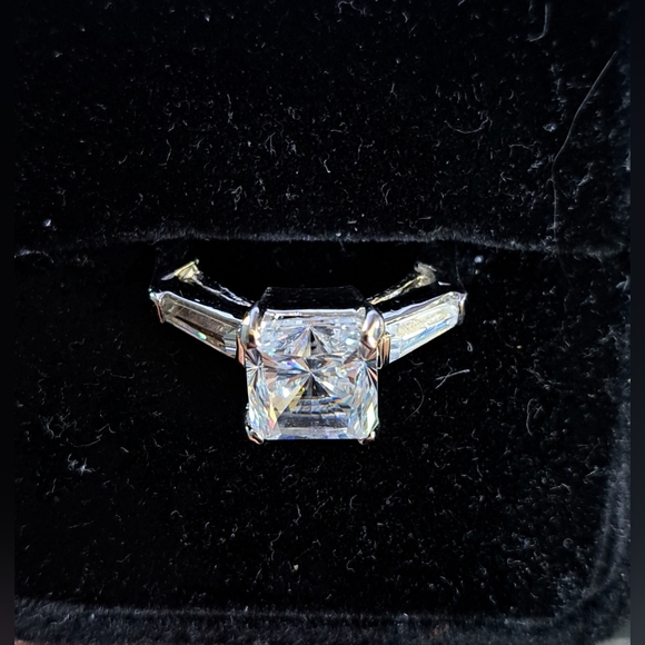 Sterling Silver Cubic Zirconia Ring Size 6 - Picture 11 of 15